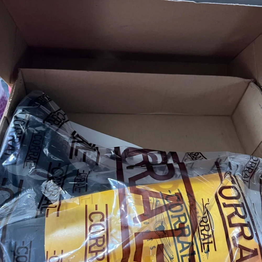 Corral Boots Mens  Black Embroidery Round Toe A4112 size 11 d new in box - Picture 8 of 9